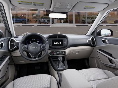Used 2025 Kia Soul LX w/ LX Technology Package FWD image 14