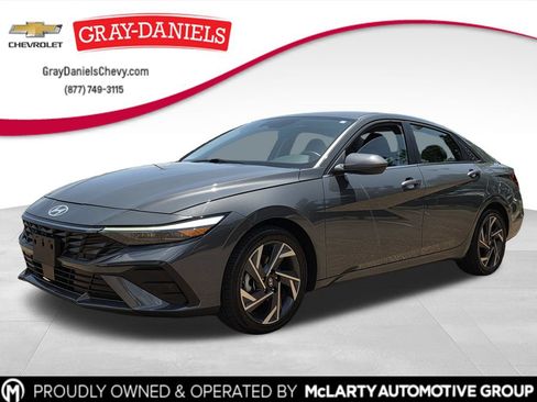 Used 2025 Hyundai Elantra SEL FWD image 1