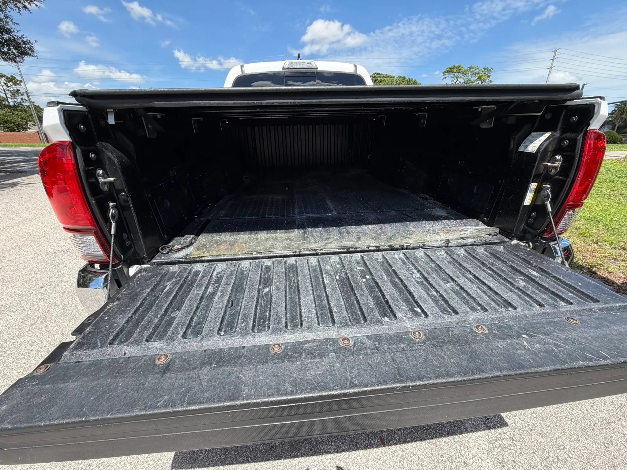 Used 2018 Toyota Tacoma SR5 AWD/4WD image 27