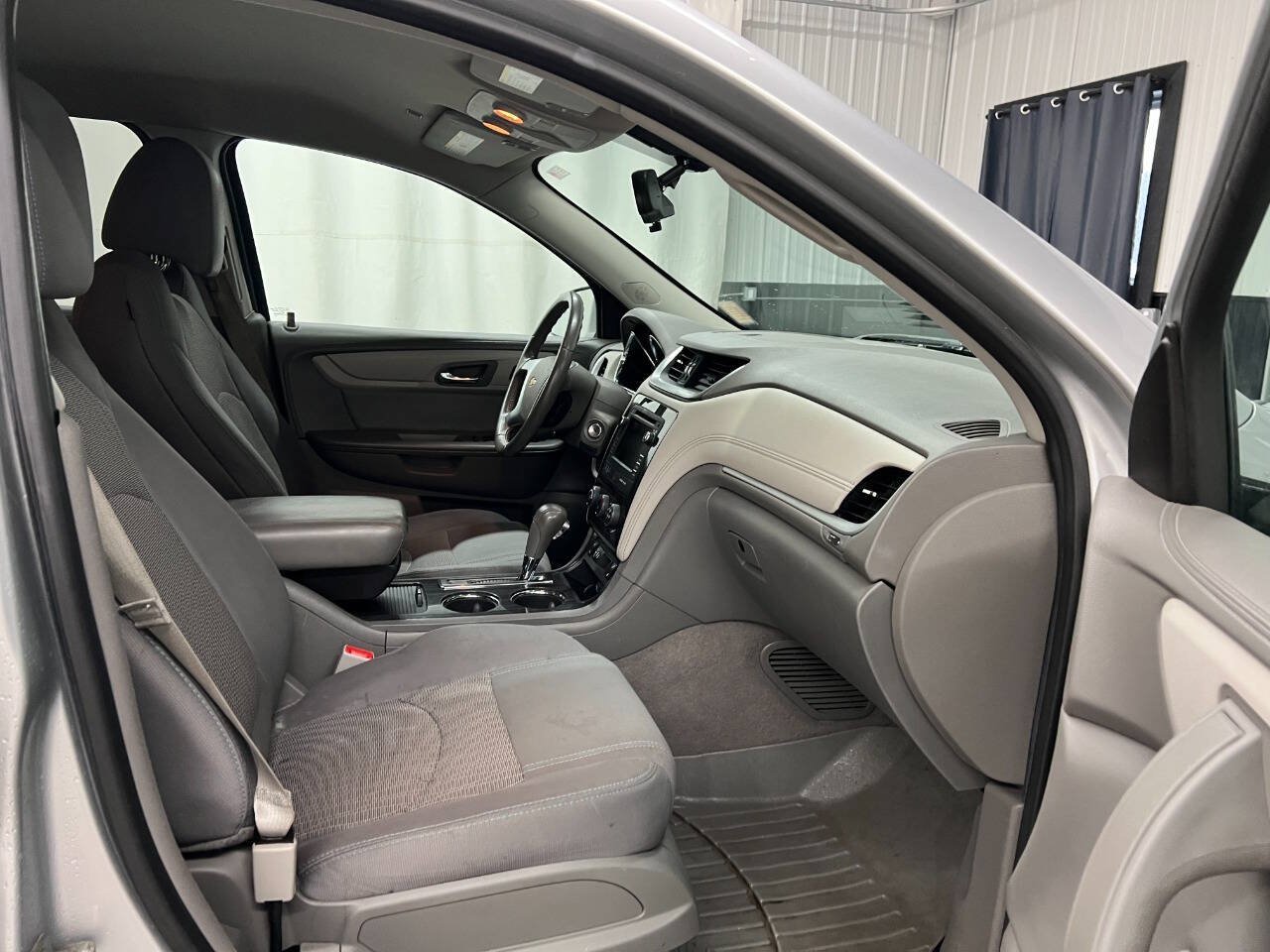 Used 2014 Chevrolet Traverse LT FWD image 12