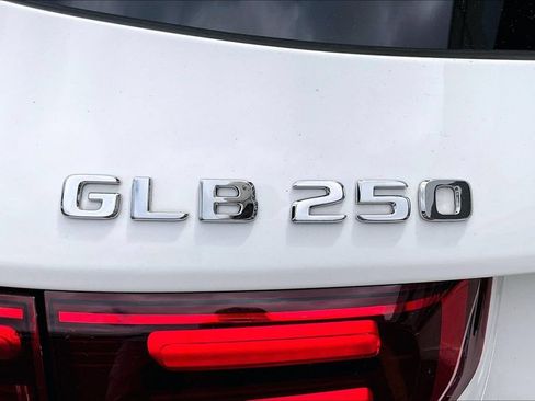 Used 2026 Mercedes-Benz GLB 250 4MATIC image 33