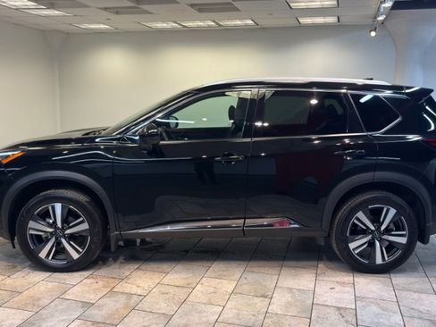 Used 2022 Nissan Rogue SL w/ SL Premium Package image 5