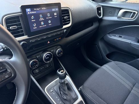 Used 2025 Hyundai Venue SEL FWD image 23