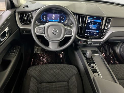 Used 2022 Volvo XC60 B5 Momentum image 22