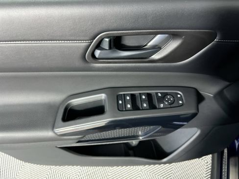 Used 2024 Nissan Pathfinder SV w/ SV Premium Package FWD image 14