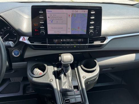 Used 2021 Toyota Sienna XLE w/ XLE Plus Package FWD image 18