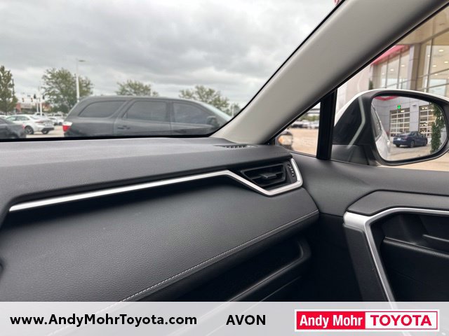 Used 2021 Toyota RAV4 LE AWD/4WD image 26