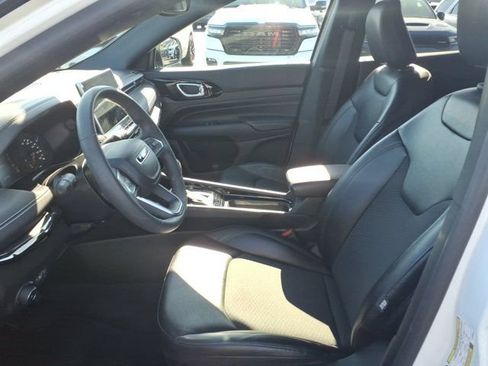 Used 2022 Jeep Compass Latitude FWD image 24