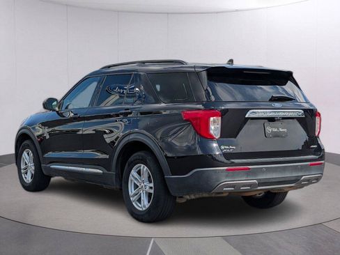 Used 2022 Ford Explorer XLT w/ Equipment Group 202A AWD/4WD image 3