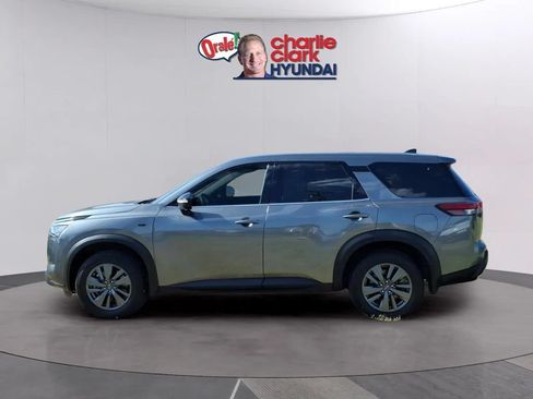 Used 2024 Nissan Pathfinder S AWD/4WD image 2