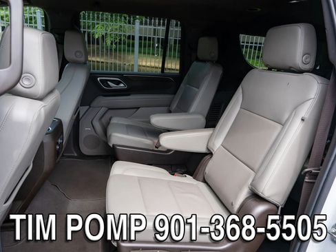 Used 2022 Chevrolet Suburban LT w/ Luxury Package RWD image 13