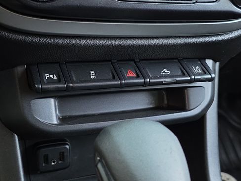 Used 2022 Chevrolet Colorado LT w/ Fleet Safety Package image 16