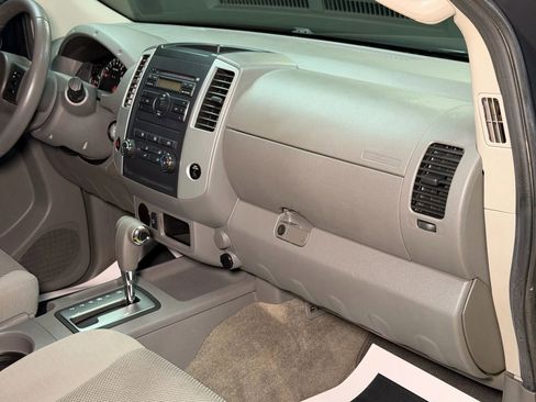Used 2010 Nissan Frontier SE image 38