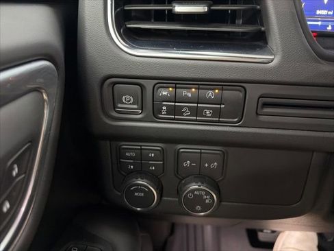 Used 2023 Chevrolet Suburban Z71 w/ Luxury Package image 14