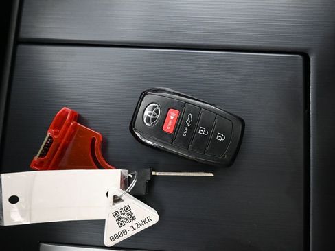 Used 2022 Toyota Tundra Platinum w/ Advanced Package AWD/4WD image 21