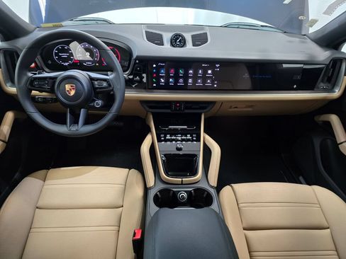 Certified 2025 Porsche Cayenne Coupe AWD/4WD image 19