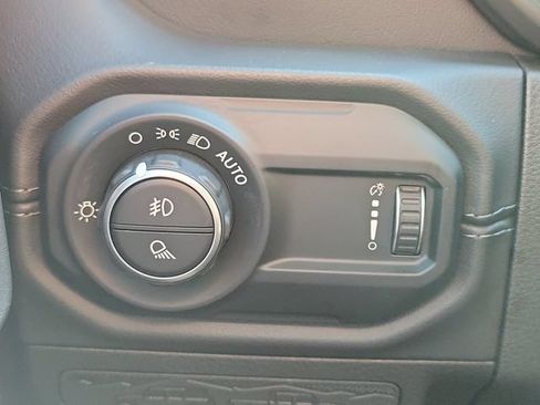 Used 2024 Jeep Gladiator Sport w/ Premium Package AWD/4WD image 27
