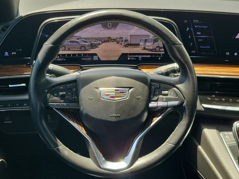 Used 2022 Cadillac Escalade Luxury AWD/4WD image 15