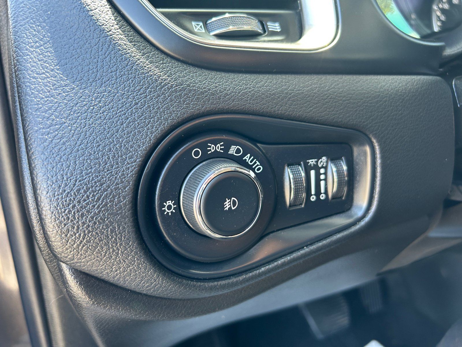 Certified 2021 Jeep Renegade Limited AWD/4WD image 12