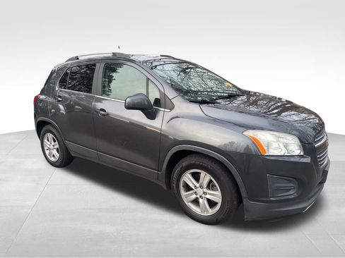 Used 2016 Chevrolet Trax LT w/ LT Sun and Sound Package image 8