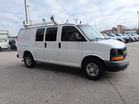 Used 2015 Chevrolet Express 2500 image 3