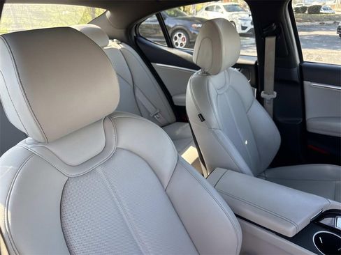 Used 2023 Genesis G70 2.0T image 28