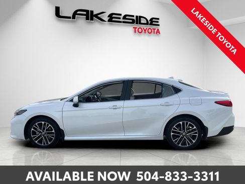 Used 2025 Toyota Camry XLE image 3