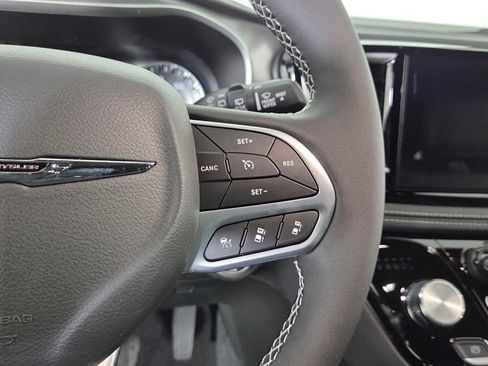 New 2026 Chrysler Pacifica Select image 18