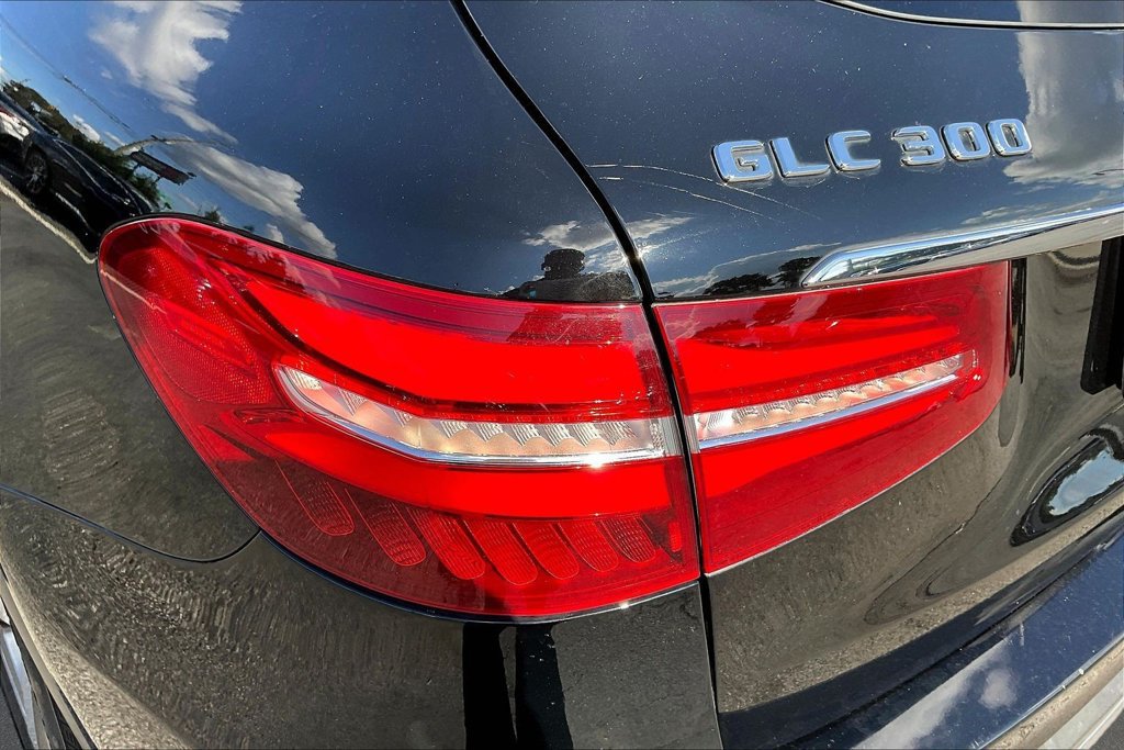 Used 2019 Mercedes-Benz GLC 300 w/ Premium Package image 18