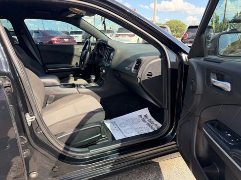 Used 2019 Dodge Charger SXT RWD image 10