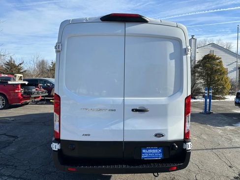 Used 2024 Ford Transit 250 Medium Roof w/LWB Van 3D image 5