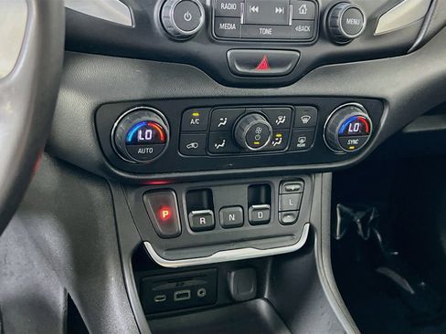 Used 2018 GMC Terrain SLE w/ Driver Convenience Package FWD image 16