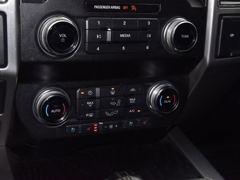 Used 2020 Ford F150 Platinum w/ Equipment Group 701A Luxury image 29