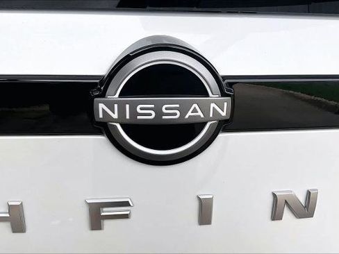 Certified 2025 Nissan Pathfinder SL image 30