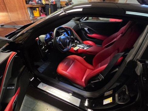 Used 2015 Chevrolet Corvette Z06 w/ 2LZ Preferred Equipment Group image 2