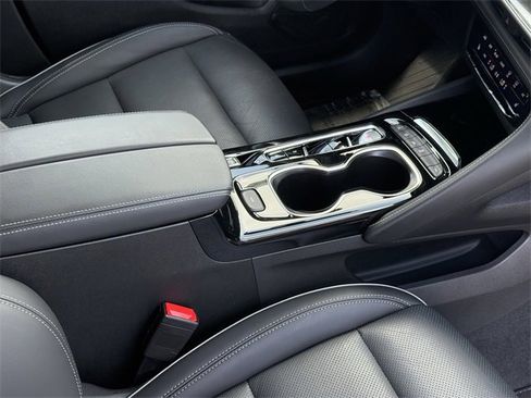 Used 2023 Buick Envision Essence image 18