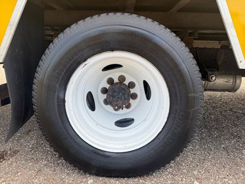 Used 2021 Ford E-350 and Econoline 350 Super Duty RWD image 32
