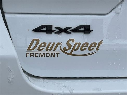 Used 2024 Jeep Grand Cherokee Altitude image 2