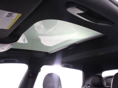 Used 2021 Volkswagen GTI SE image 9