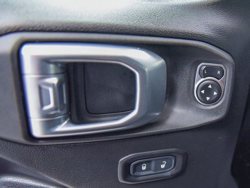 Used 2023 Jeep Wrangler Unlimited w/ Sun & Screen Package image 16