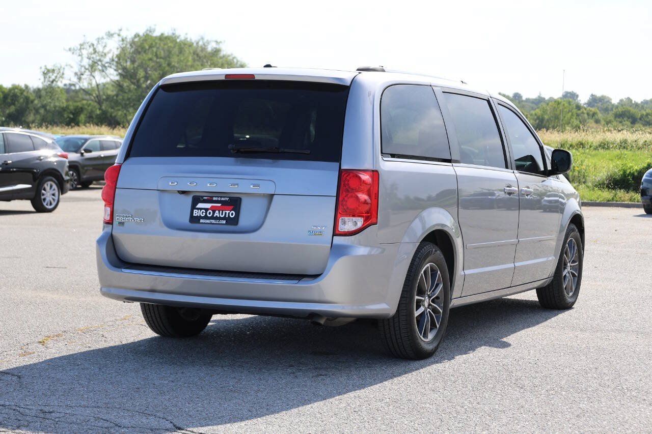 Used 2017 Dodge Grand Caravan SXT FWD image 9