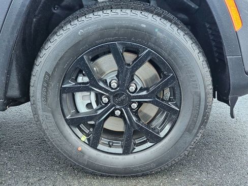 New 2025 Jeep Grand Cherokee L Altitude image 10