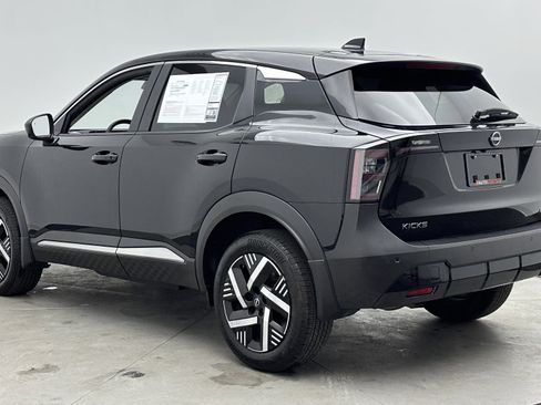 Used 2025 Nissan Kicks SV w/ Charging Package FWD image 5