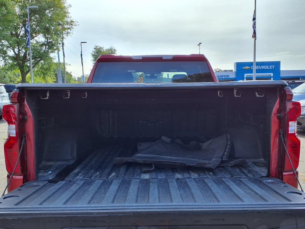 Used 2022 Chevrolet Silverado 1500 LT AWD/4WD image 8