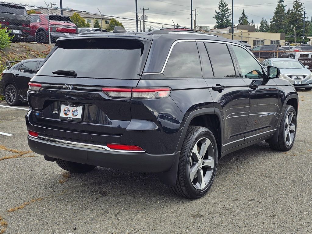 Used 2023 Jeep Grand Cherokee 4WD 4xe w/ Luxury Tech Group II image 8