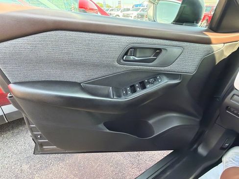 Used 2023 Nissan Rogue S FWD image 30