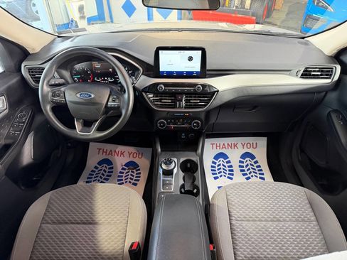 Used 2020 Ford Escape SE image 18