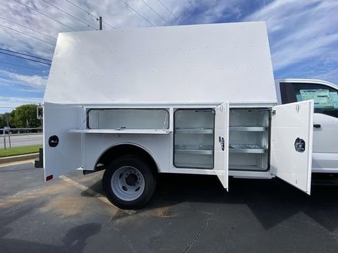 New 2025 Ford F550 2WD Regular Cab Super Duty w/ XL Chrome Package image 4