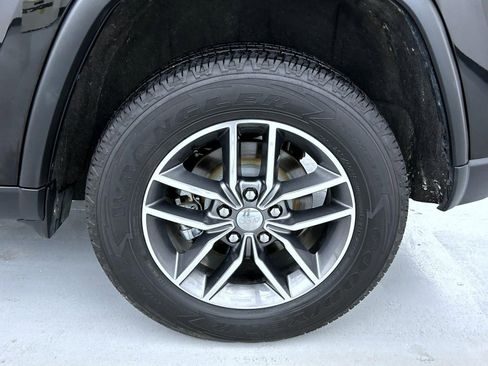 Used 2018 Jeep Grand Cherokee Limited image 22
