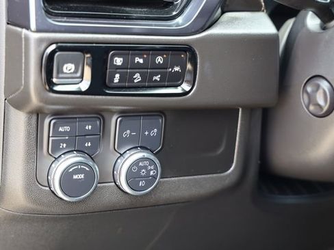 Used 2025 GMC Yukon AT4 AWD/4WD image 28
